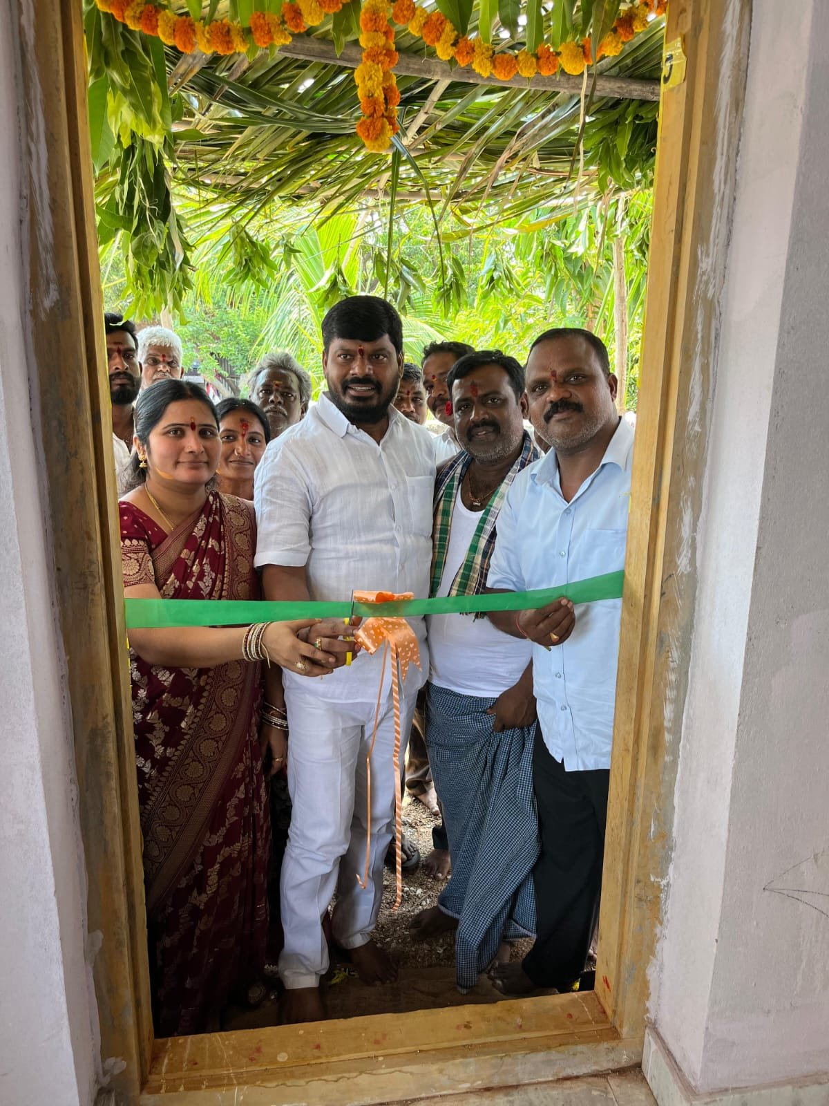 ఇందిరమ్మ ఇళ్ల గృహ ప్రవేశంలో పాల్గొన్న బ్లాక్ కాంగ్రెస్ అధ్యక్షులు సూర దేవరాజు 